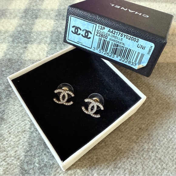 [pre-owned] Chanel earrings - Picture 1 of 4